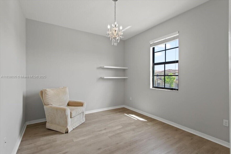 Building Photo - 635 NE 191st Ter