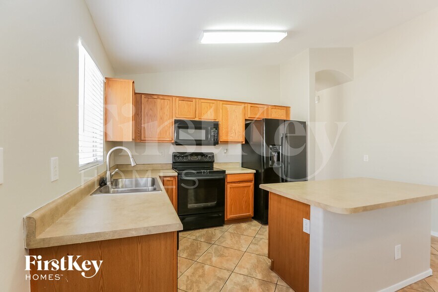 Building Photo - 1820 S 106th Ln