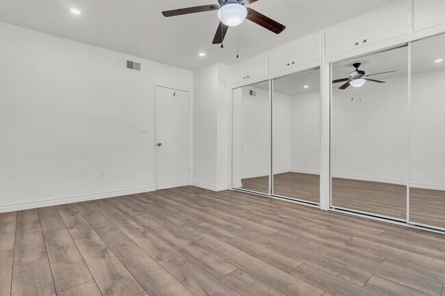 Building Photo - 1621 W 122nd St