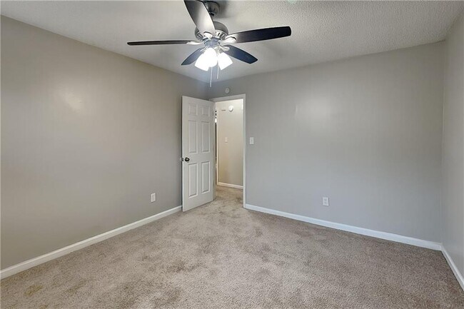 Building Photo - 5 Indian Lake Ct
