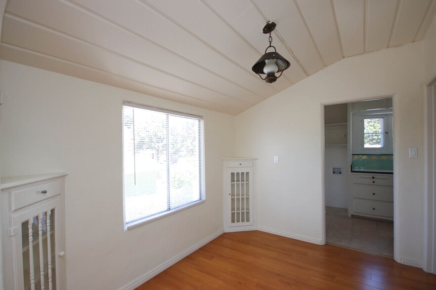 Building Photo - 409 N Monterey St