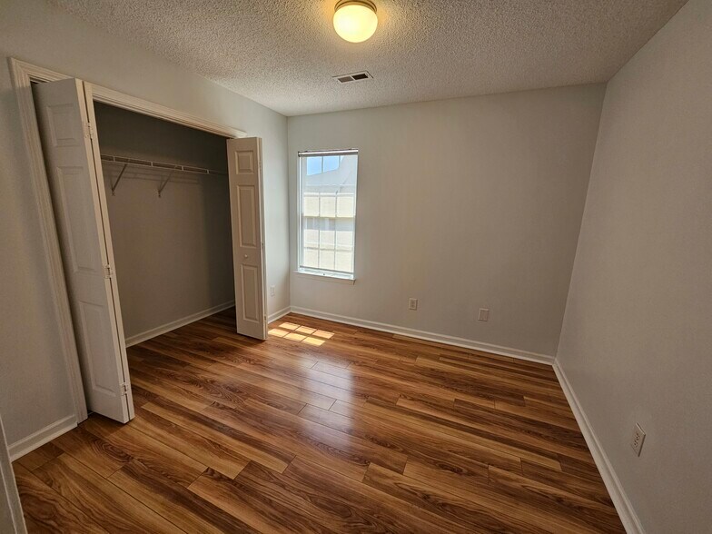Building Photo - 417 Brecknock Ct