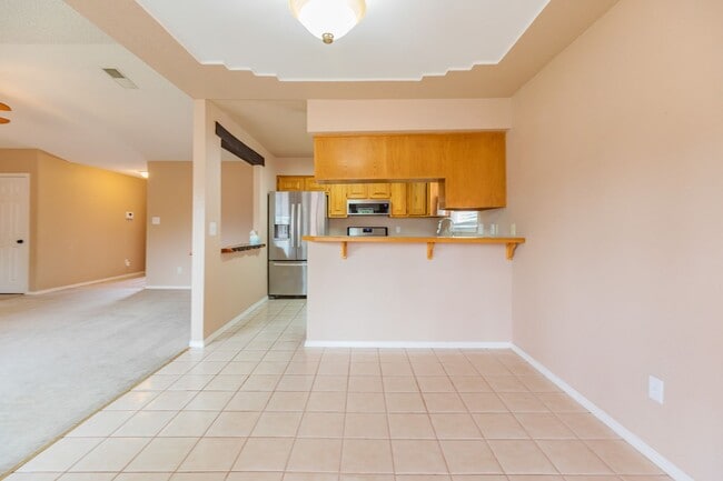 Building Photo - 3 Bedroom 2 Bath Home