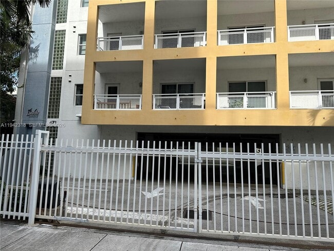 Building Photo - 471 NE 25th St