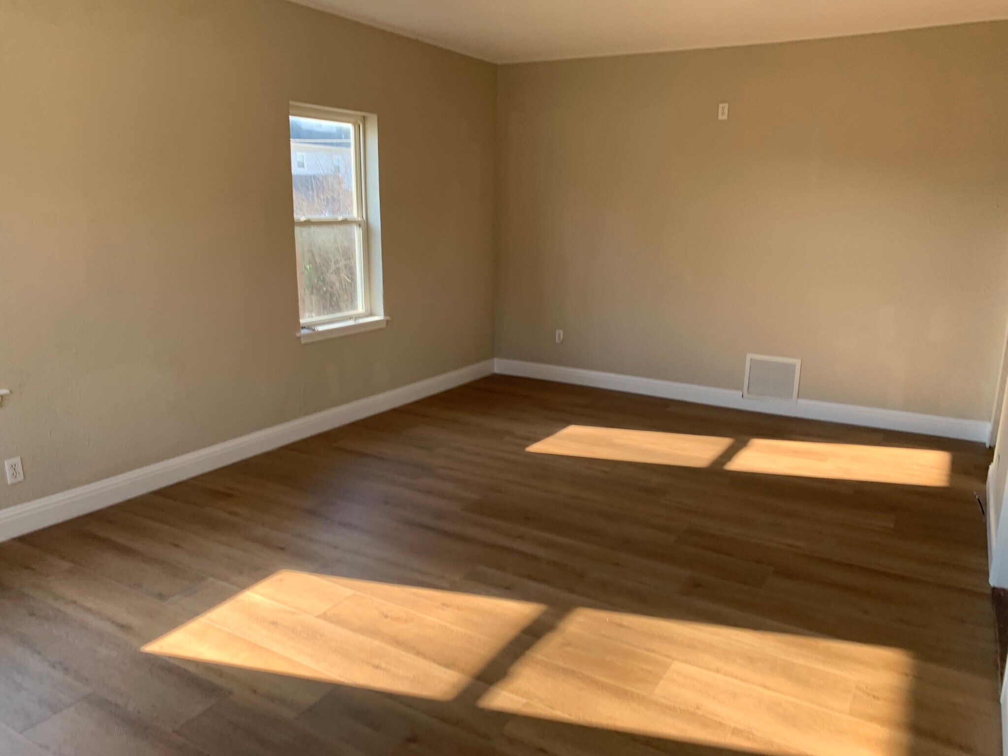 Building Photo - 111 Lincoln Ave