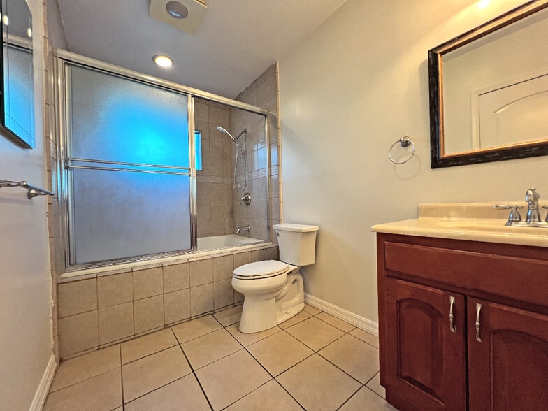 Primary bathroom with deep soaking tub and full shower. - 2330 S Mansfield Ave