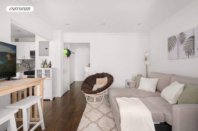 Primary Photo - 328 W 19th St