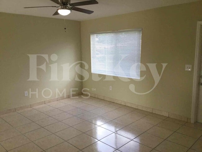 Building Photo - 18000 NW 6th Ct