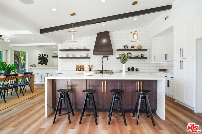 Building Photo - 4670 Brewster Dr