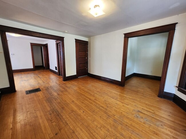 Building Photo - Williamson Tri-plex