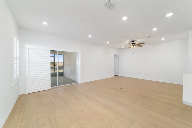 Building Photo - Live the Resort Lifestyle You’ve Been Waiting For in Stone Creek!