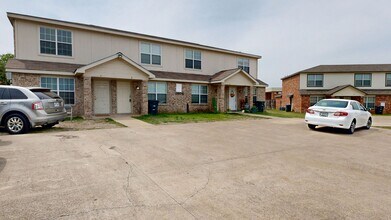 Building Photo - 2 WEEKS FREE RENT +  STAINLESS STEEL APPLIANCES!!!!