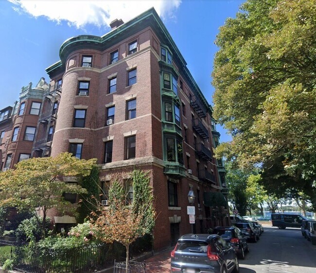 Building Photo - 112 Pinckney St