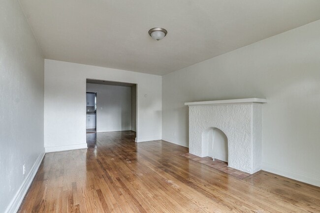 Building Photo - Charming Updated 1-Bedroom Home in Great L...