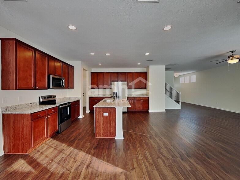 Building Photo - 6605 Shooting Star Dr