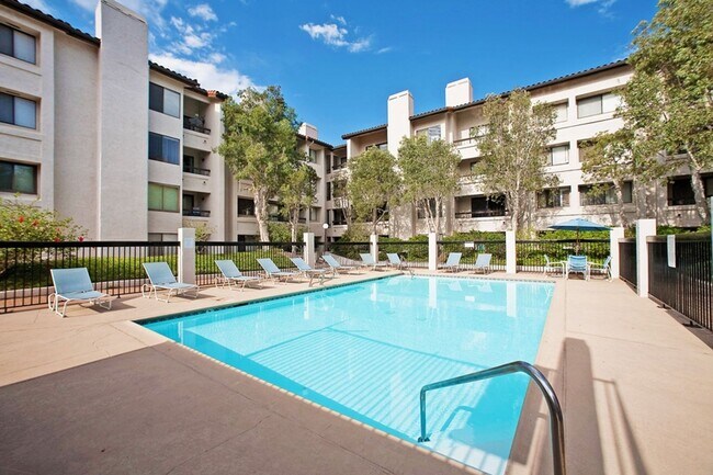 Building Photo - Welcome to our stunning 1-bedroom, 1.5-bat...