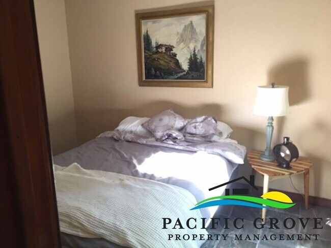 Building Photo - Cabin on Palo Colorado