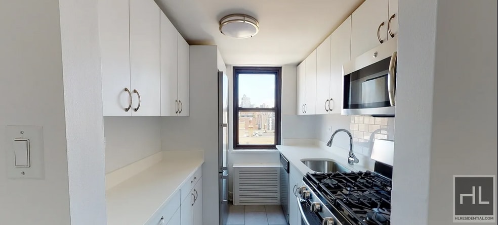 Building Photo - E 16 ST