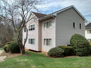 Building Photo - Sarah's Run Apartments