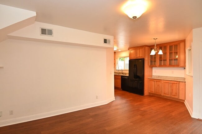 Building Photo - Walk to Japantown,  Updated 2 / 2.5, Cat &...
