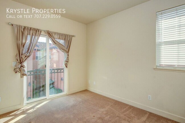 Building Photo - Spectacular property in Vallejo's Gated Ti...