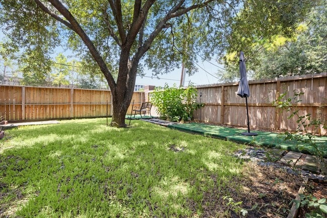 Building Photo - 116 White Dr