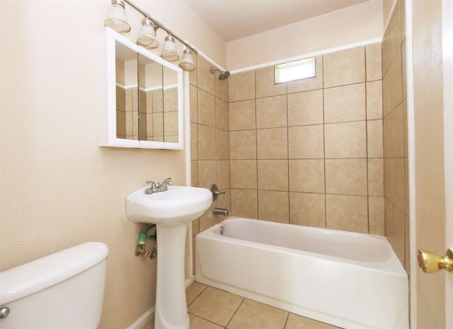 Building Photo - 5137 Chennault Rd