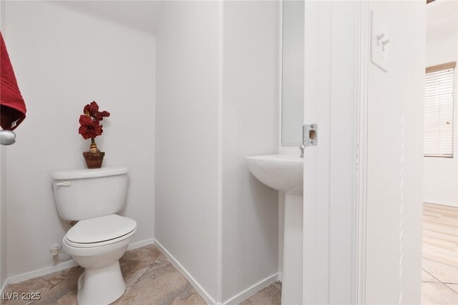 Building Photo - 908 Shining Rose Pl