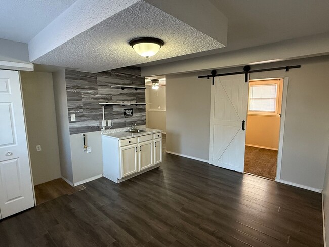 Building Photo - 4 Bedroom, 2 Bath Home for Rent