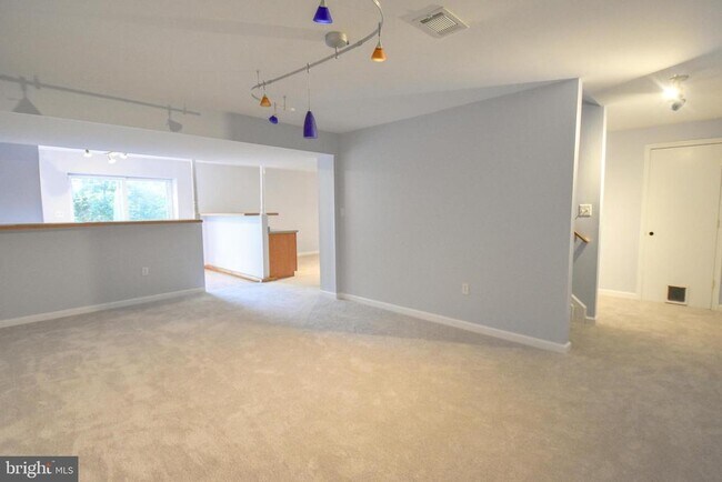 Building Photo - 42271 Bird Haven Dr