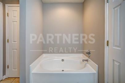 Building Photo - 8736 Hallwood Dr