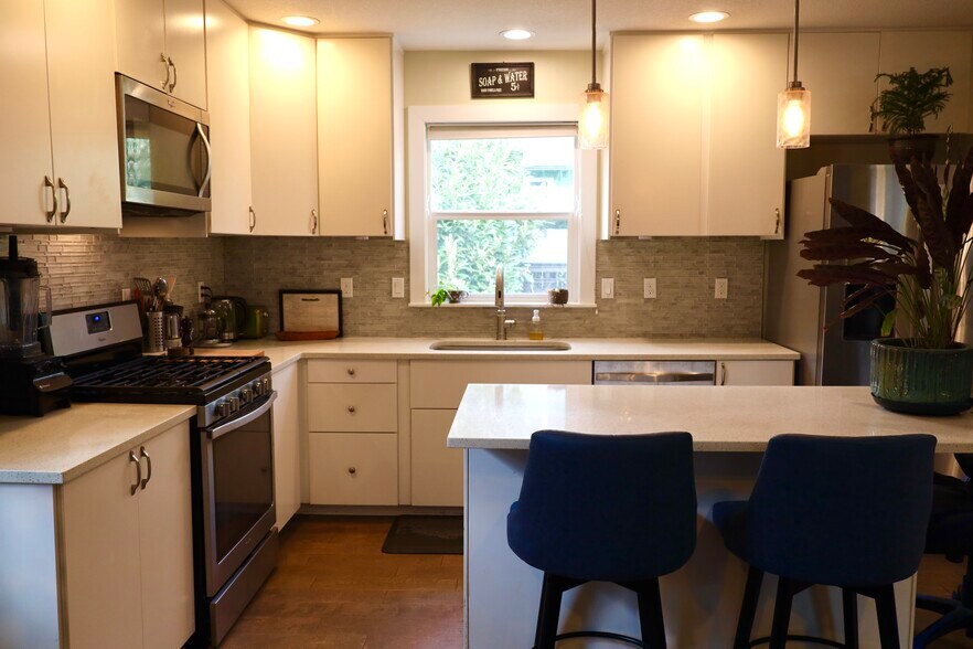 Building Photo - 712 SE 42nd Ave