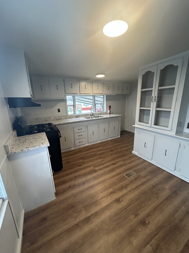 Building Photo - 400 S Ranchwood Blvd