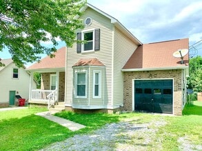 Building Photo - 615 Doane Dr
