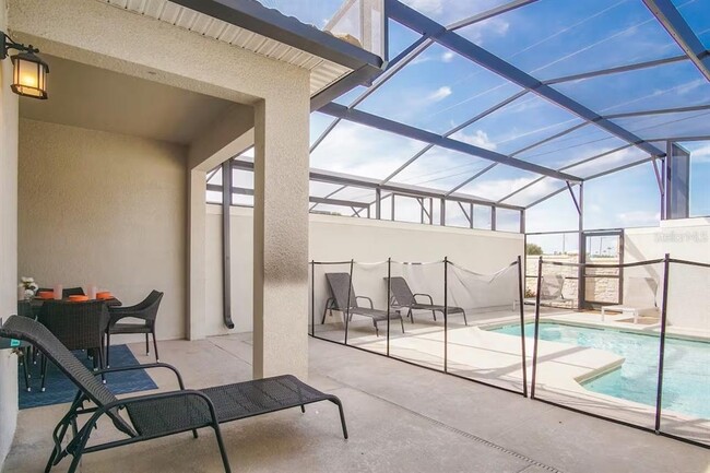 Building Photo - 4965 Windermere Ave