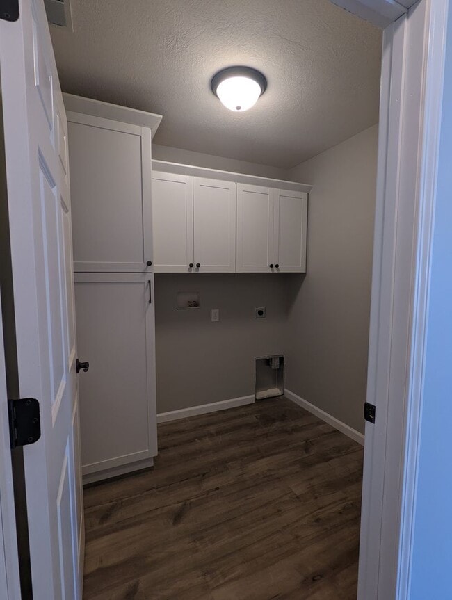Building Photo - Experience modern living in this brand new...