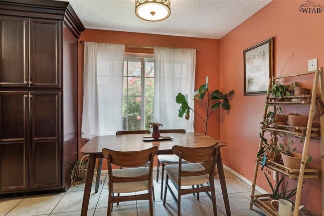 Building Photo - 5607 Briargrove Dr