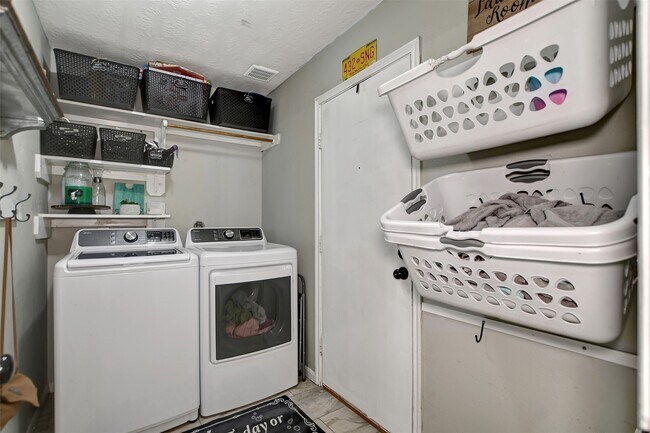 Building Photo - 25401 Hunting Trail