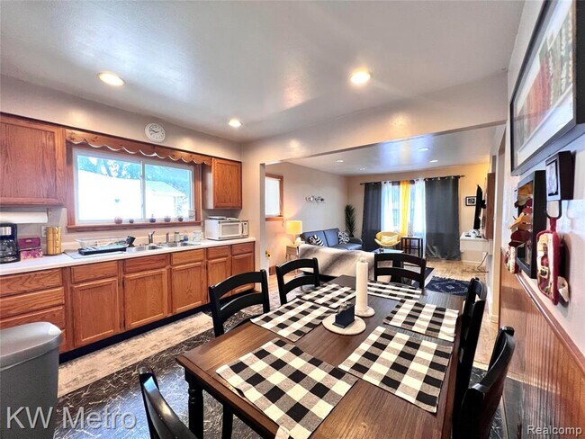 Building Photo - 26381 Osmun St