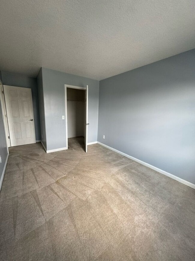 Building Photo - 3917 Stanton Hall Pkwy