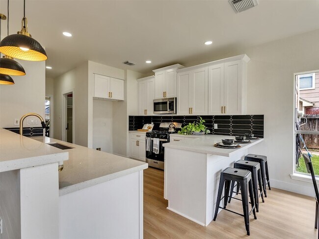 Building Photo - 246 Cedar Elm Ln