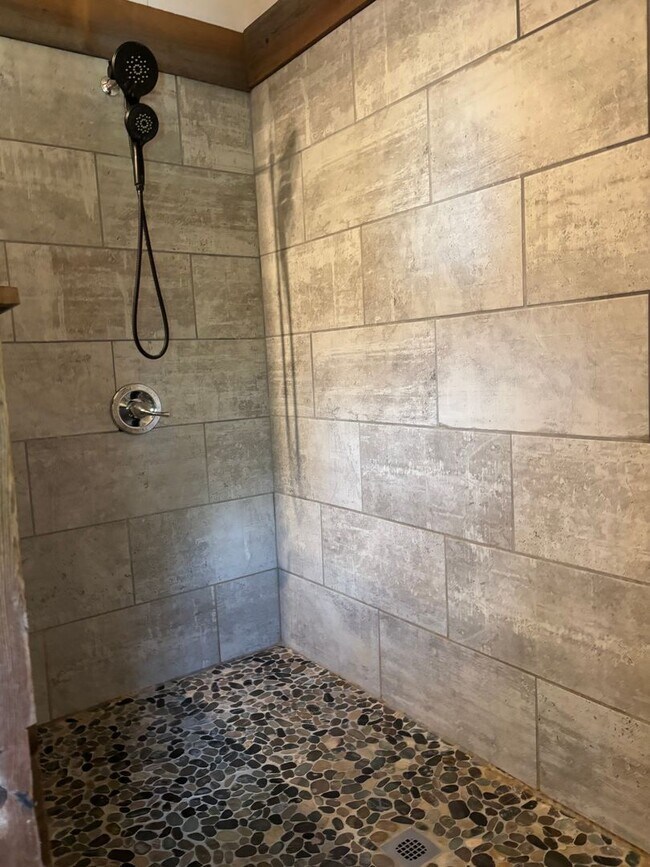 Building Photo - 663 Sterling Rd