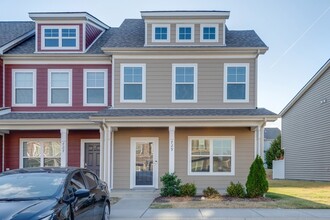 Building Photo - 729 Bradburn Village Way