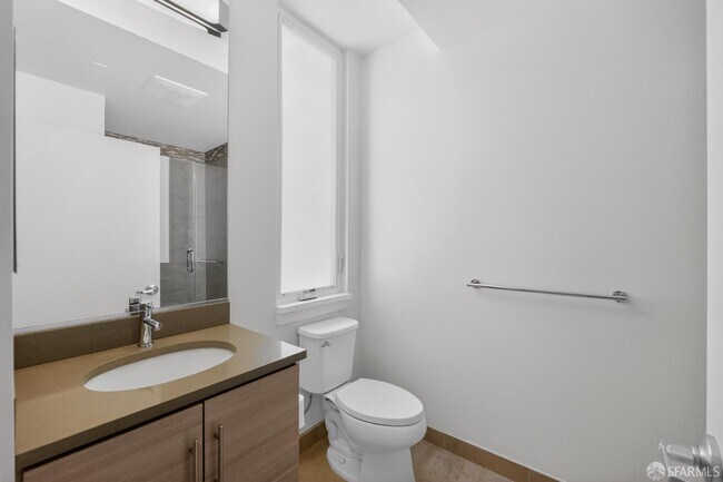 Building Photo - 570 Innes Ave