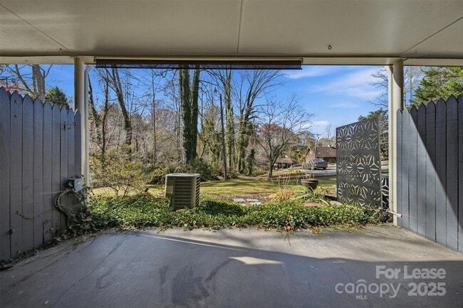 Building Photo - 2705 N Center St