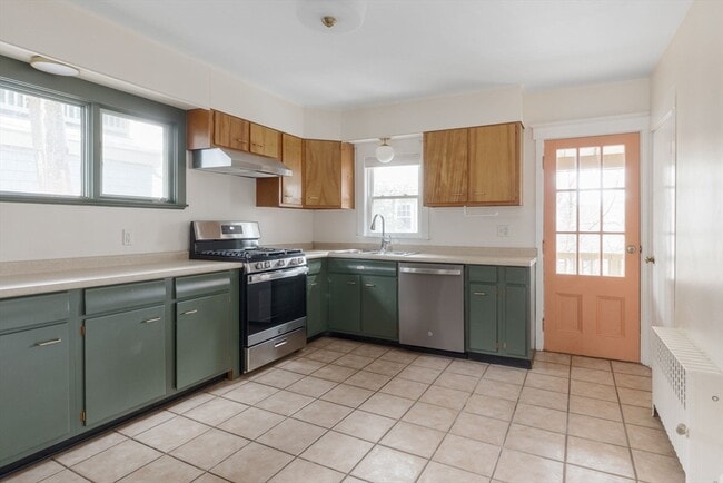 Building Photo - 29 Sherman St