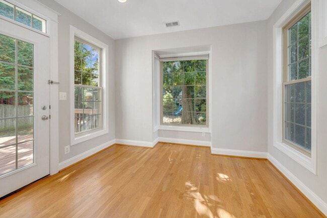 Building Photo - 4 Bed 4 Bath - Bethesda Expanded Colonial - One Car Garage