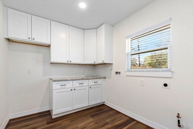 Building Photo - 10218 Moorberry Ln