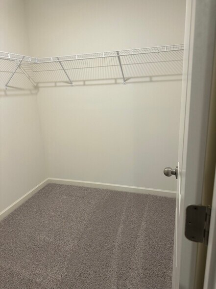 Building Photo - 4749 Foxhollow Trl