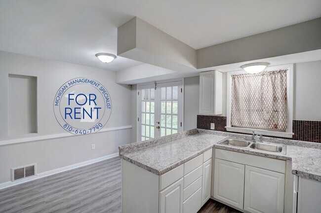 Building Photo - 708 Fremont St